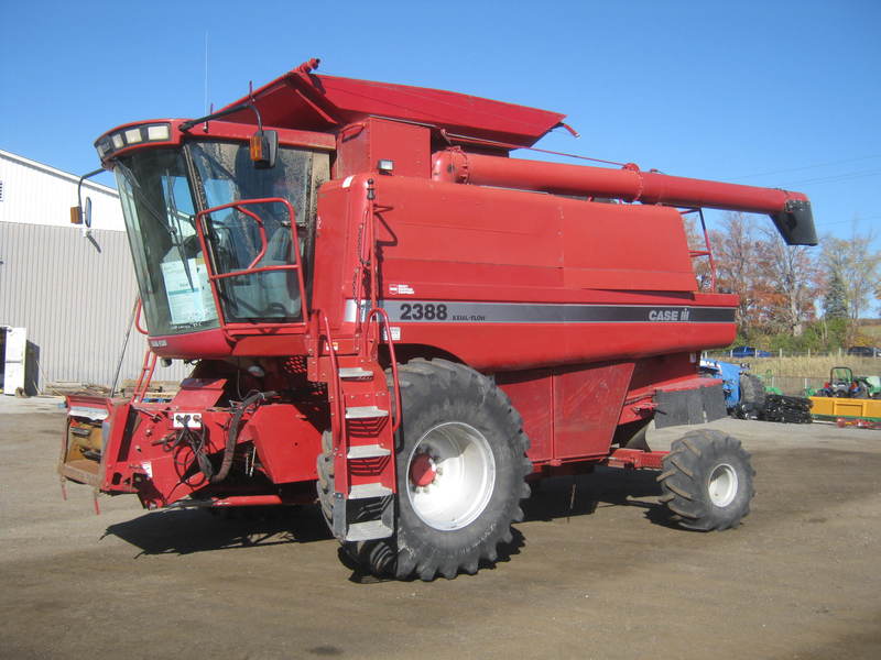 Combines & Harvesting Equipment  Case IH 2388 Combine  Photo